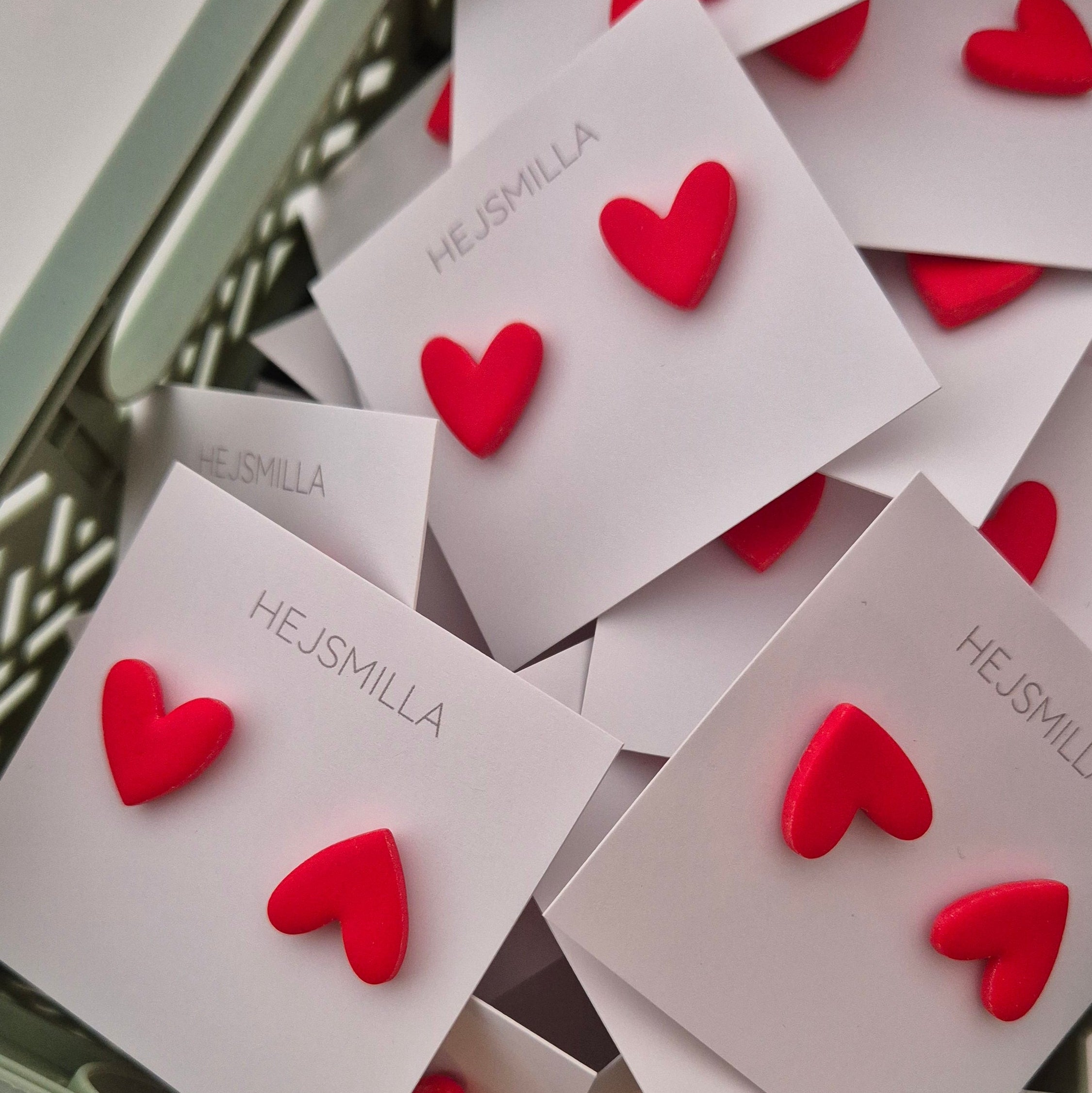 little red hearts