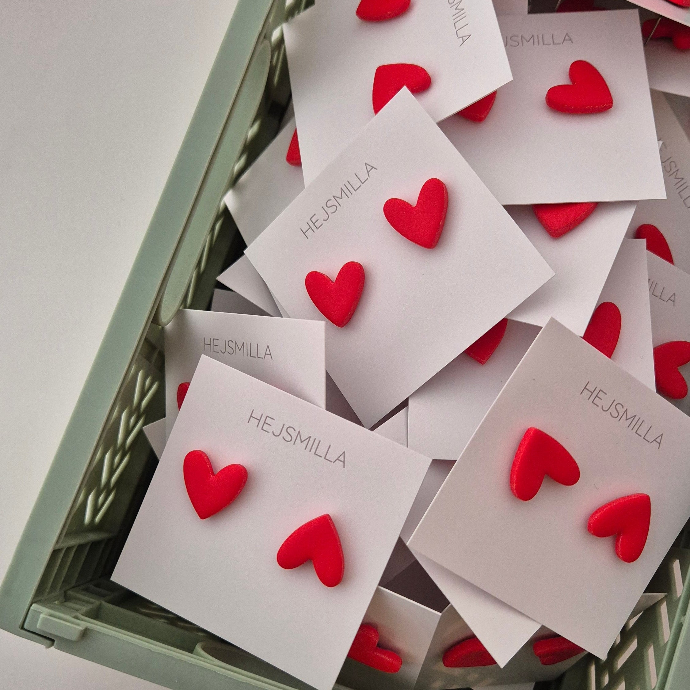 little red hearts